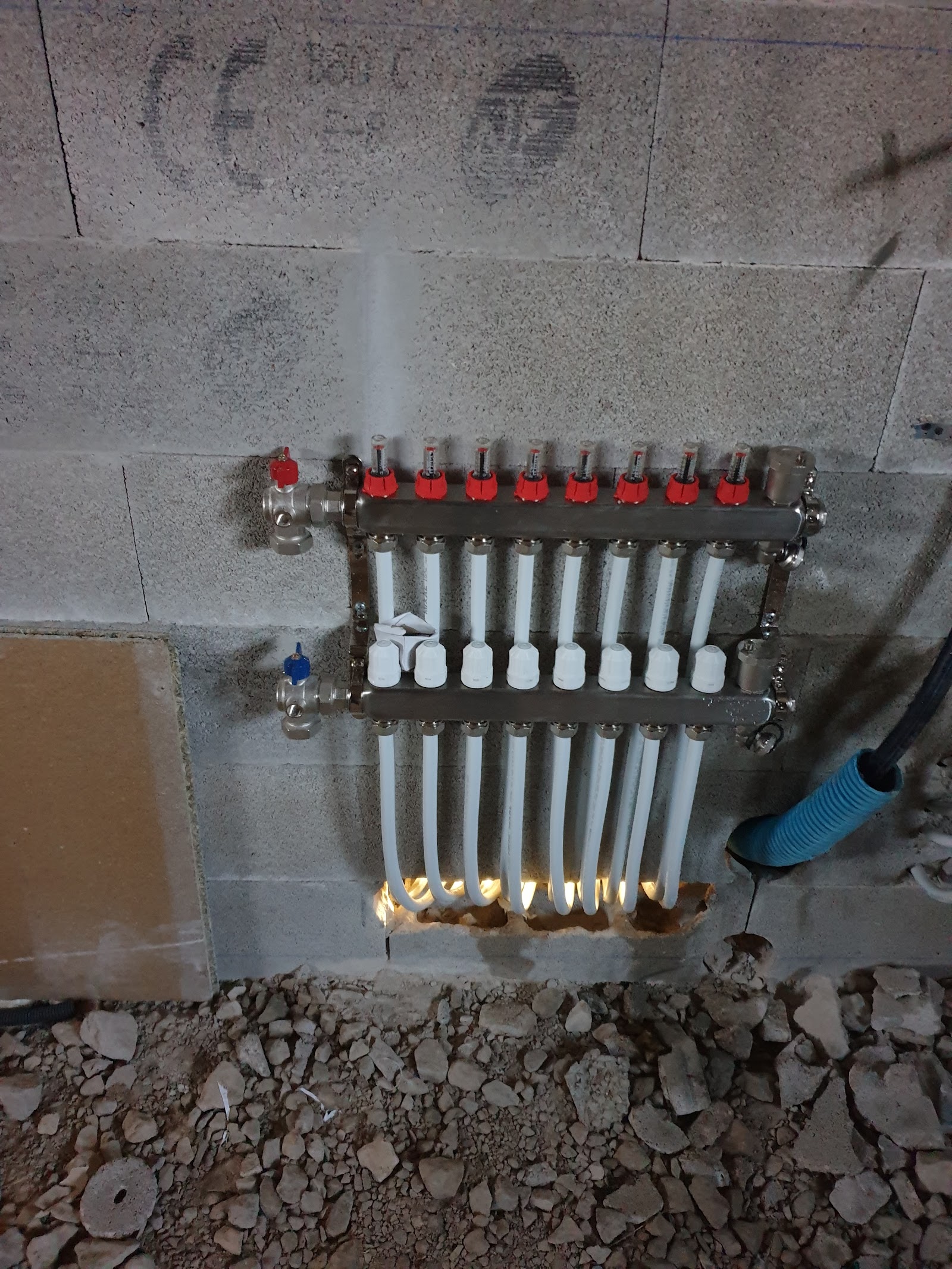 Collecteur de chauffage central pour distribution par zones.